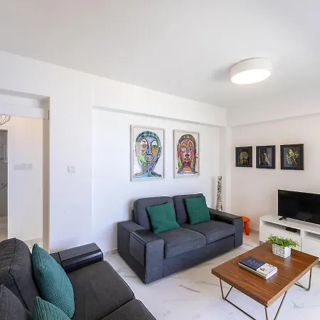 Mackenzie Leo Seafront Apartament