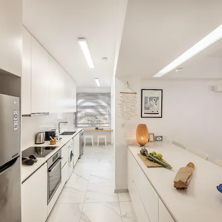 Mackenzie Leo Seafront Ларнака