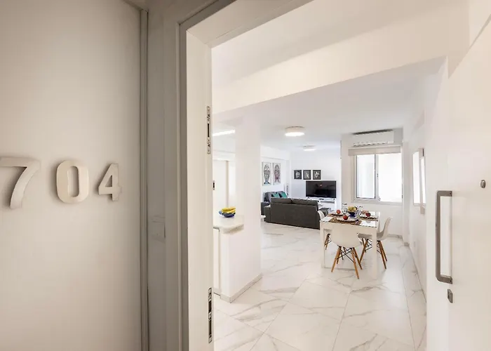 Апартаменты Mackenzie Leo Seafront