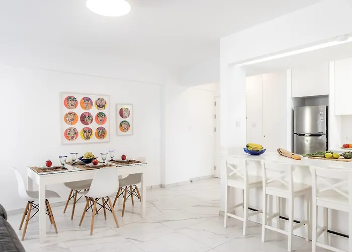 Апартаменты Mackenzie Leo Seafront