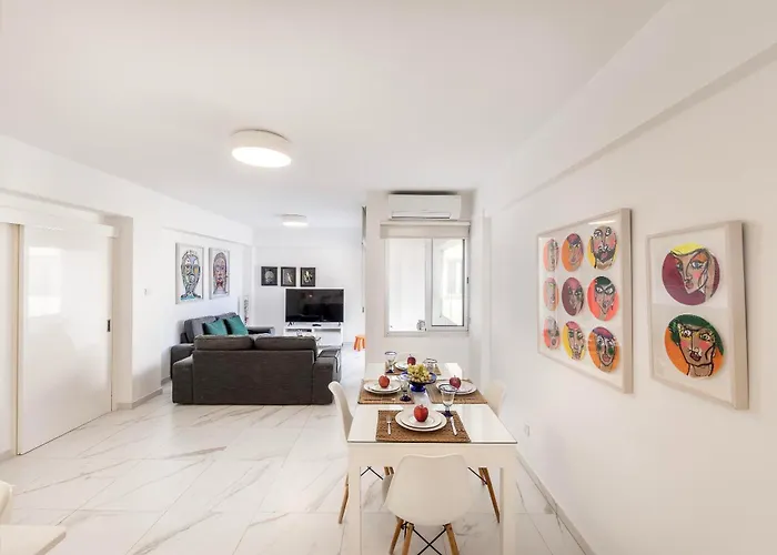 Mackenzie Leo Seafront Апартаменты *