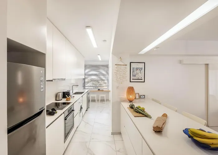 Mackenzie Leo Seafront Ларнака