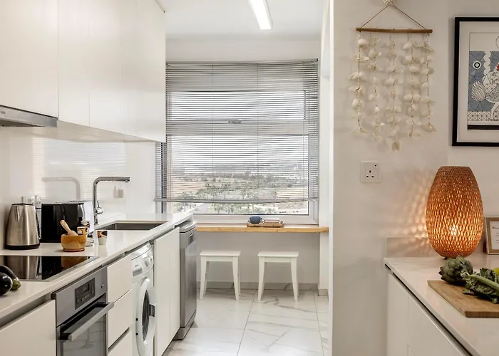 Mackenzie Leo Seafront