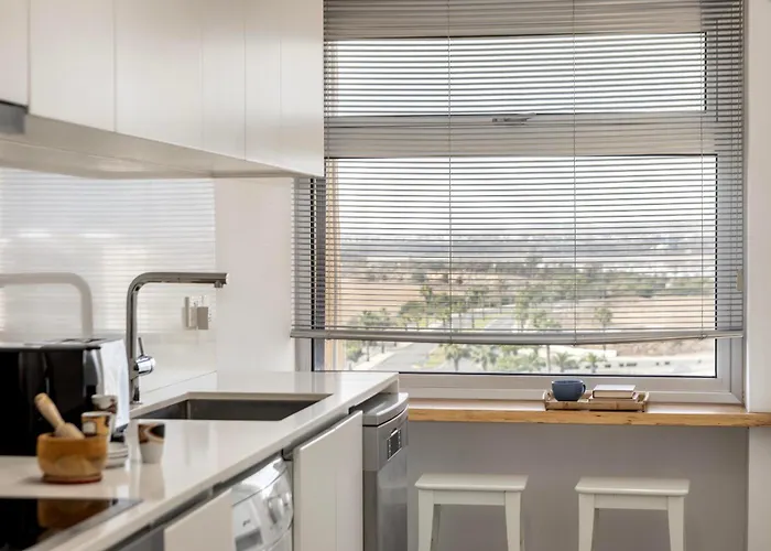 Mackenzie Leo Seafront