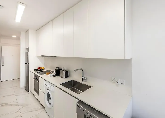 Mackenzie Leo Seafront Ларнака