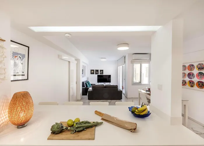 Mackenzie Leo Seafront Ларнака