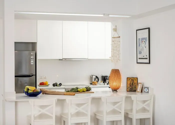 Mackenzie Leo Seafront *