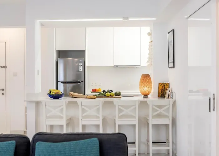 Mackenzie Leo Seafront