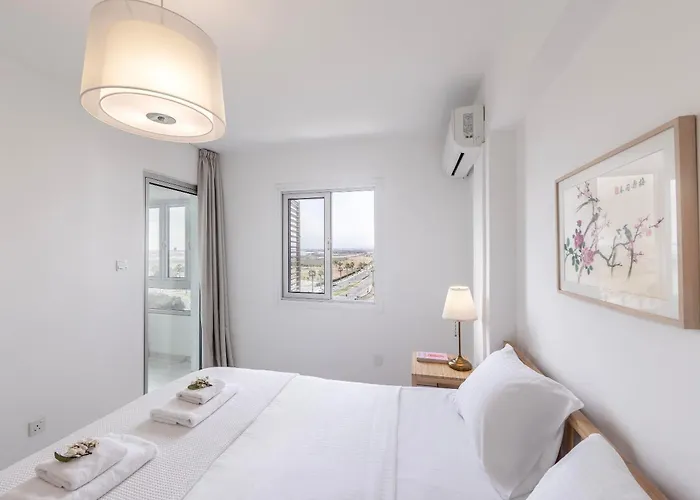 Mackenzie Leo Seafront Ларнака