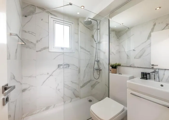 Mackenzie Leo Seafront *