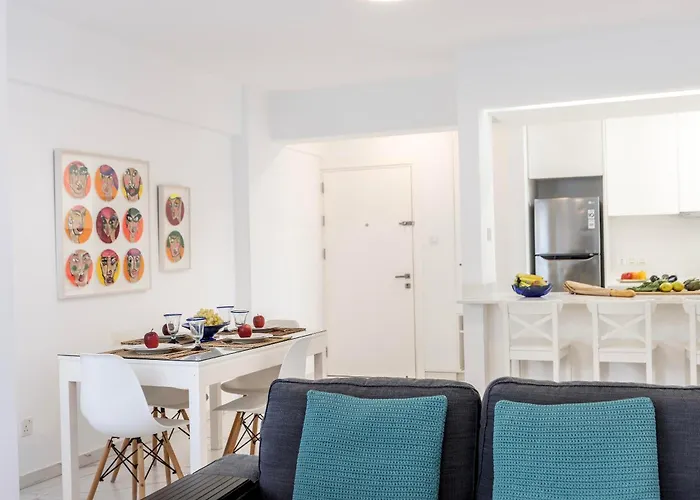 Mackenzie Leo Seafront Apartament