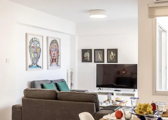 Mackenzie Leo Seafront Ларнака