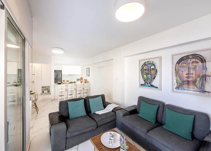 Mackenzie Leo Seafront Apartament *