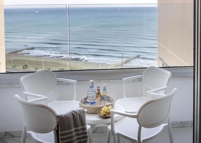 Mackenzie Leo Seafront Ларнака